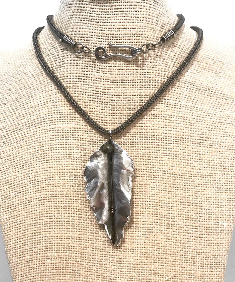 Bonnie North Large leaf with pearl